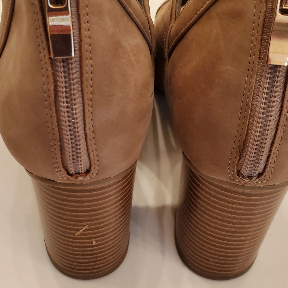 Tan open toe booties - Picture 8 of 8